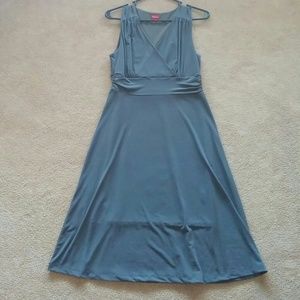 V-neck dress, body control built in!